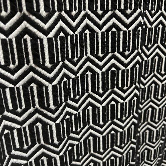 BANANA REPUBLIC BLACK & WHITE KNIT STRECH JACQUARD 10 PETITE DRESS - Picture 6 of 8